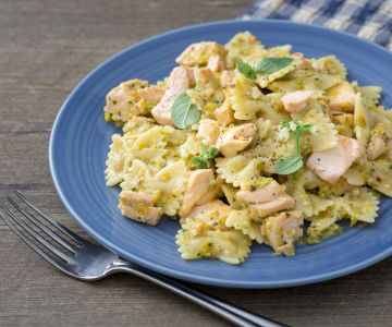 Koude pasta met zalm
