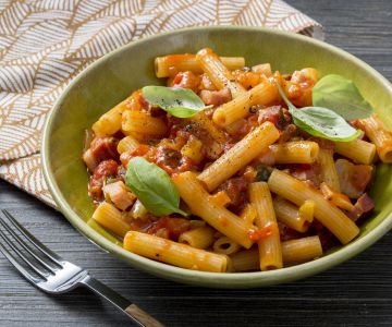 Pasta met gerookte pancetta-saus