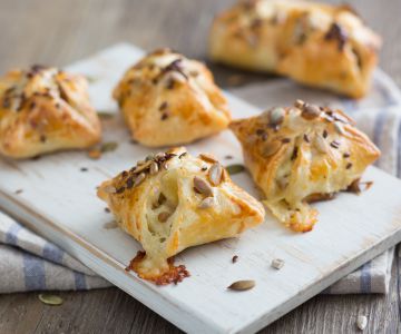 Pakketjes met linzen, worst en kaas