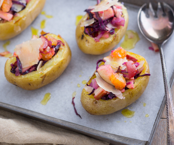 Geroosterde aardappels met appels, sinaasappels en Grana Padano