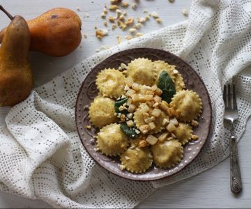 Ravioli van boekweit met peren en Taleggio