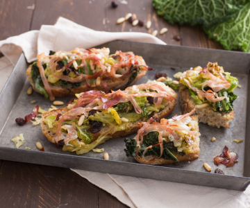 Crostoni met savooiekool, Casera en speck