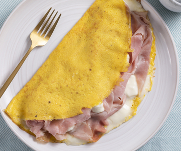 Omelet met stracchino en gekookte ham
