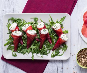 Bresaola-kegeltjes met kaas