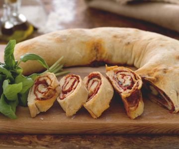Opgerolde pizza (pizza Stromboli)