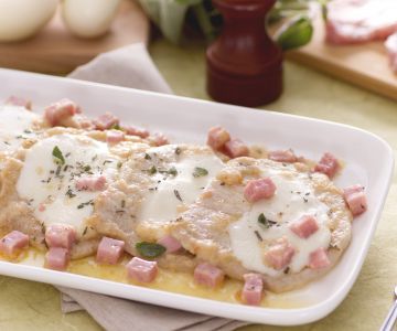Smaakvolle scaloppine met gekookte ham en kaas