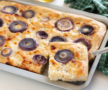 Focaccia met uien en stracchino