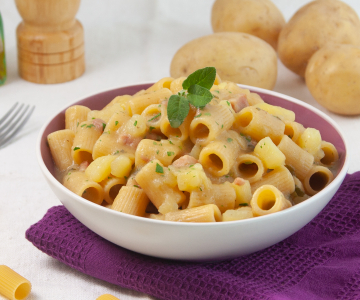 Pasta met aardappelen en prosciutto