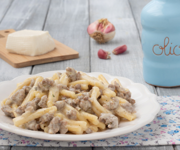 Pasta met salsiccia en stracchino