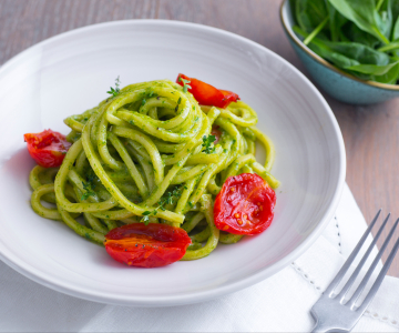 Troccoli met spinaziepesto en cherrytomaatjes