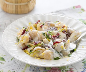 Snelle pasta met robiola en bresaola