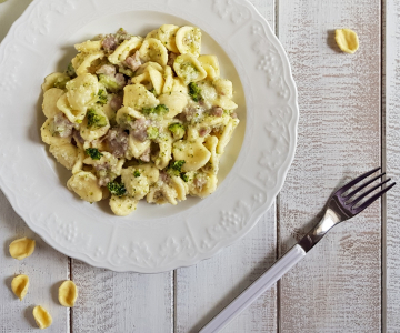 Orecchiette met aardappelcrème, broccoli en salsiccia