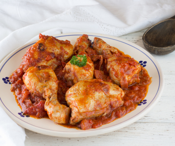 Kip met prosciutto crudo en tomaat