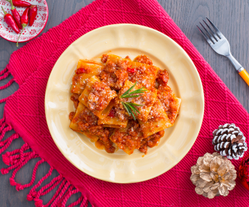 Paccheri met cotechino-ragu