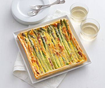 Hartige taart met asperges