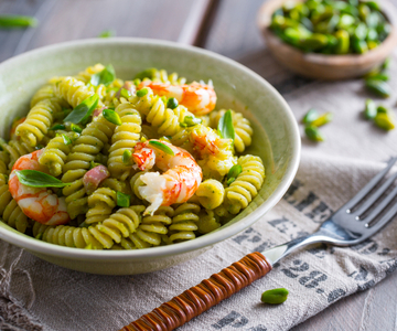 Pasta met pistachepesto en garnalen