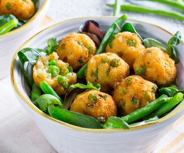 Rijstballetjes met salade