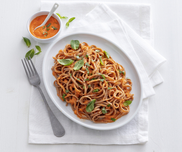 Linguine van spelt met hummus