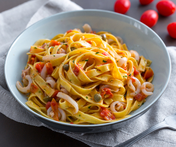 Tagliatelle met inktvis en cherrytomaatjes