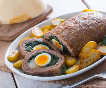 Gehaktbrood gevuld met spinazie en caciocavallo
