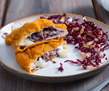 Cordon bleu met Asiago DOP en radicchio