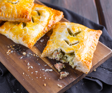 Bladerdeegpakketjes met broccoli en ricotta