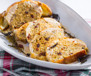 Feestelijke gevulde kip