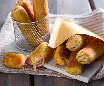 Witbroodrolletjes met ham en kaas