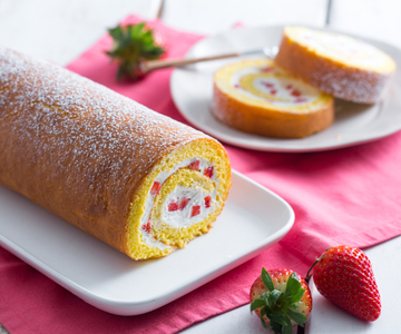 Roomrol met aardbeien