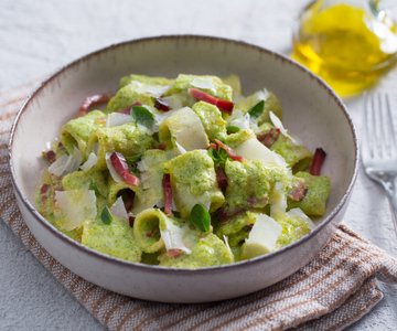 Romige pasta met spek en courgette