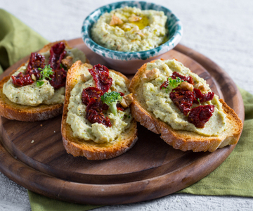 Bruschetta's met broccolocrème