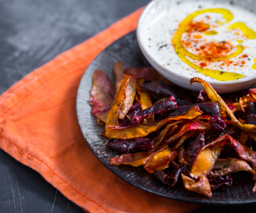 Chips van groenteschillen