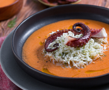 Gazpacho van paprika met basmati en octopus