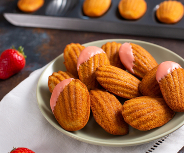 Madeleines met aardbei