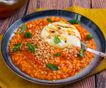 Risotto met paprika, pinda's en kaas