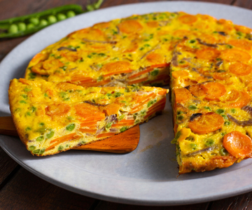 Frittata met doperwten en wortels