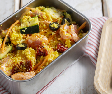 Lunchbox met couscous en zalm