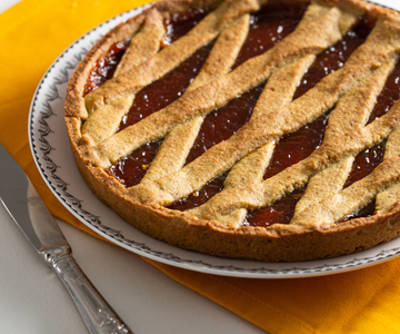 Pistache- en sinaasappelcrostata met abrikozenjam