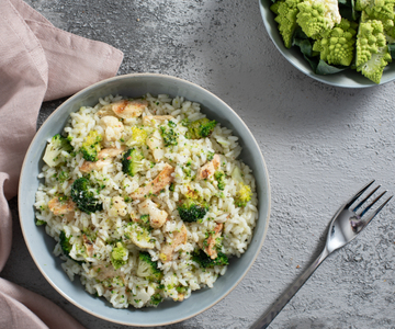 Lauwwarme rijstsalade met drie soorten broccoli