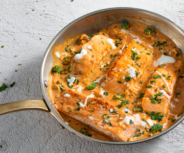 Zalm met curry en kokosmelk