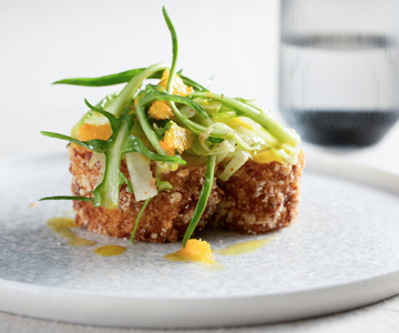 Gepaneerde zwaardviskotelet met puntarellesalade