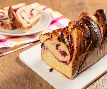Babka met citroen en bosbessen