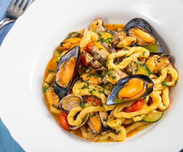 Lorighittas met zeevruchtensaus