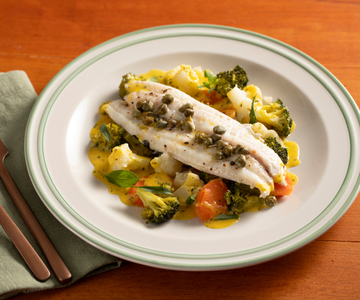 Tong in papillote met gestoomde groenten