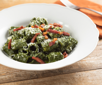 Pasta met romige palmkool, guanciale en pecorino