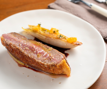 Geroosterde eendenborst met portreductie en sinaasappel
