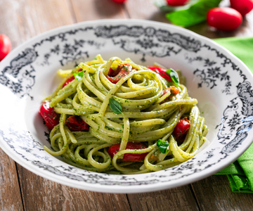 Pasta met pesto en cherrytomaatjes