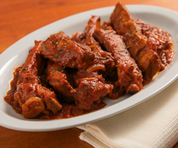 Saus met varkensribbetjes