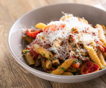 Amatriciana vernieuwd met varkenszadel en confit cherrytomaatjes