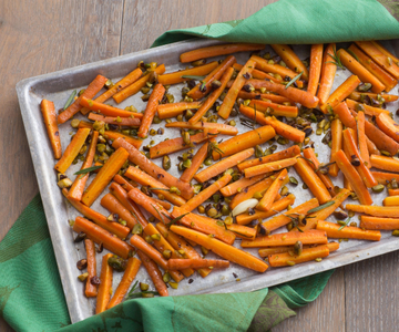 Geroosterde wortels met pistachenoten